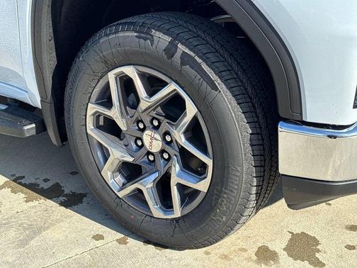 Glacier White Tricoat 2026 GMC Sierra 1500 SLT