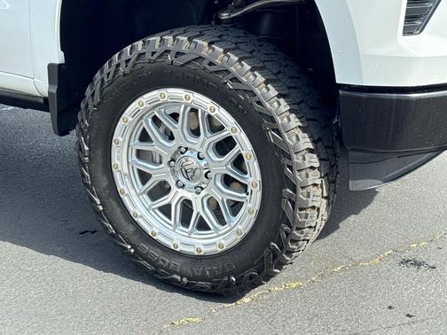 Summit White 2025 Chevrolet Silverado 1500 WT