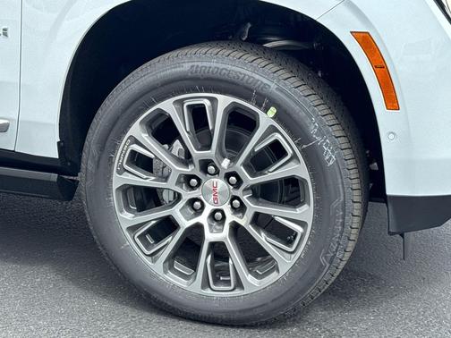 Glacier White Tricoat 2026 GMC Yukon XL Denali