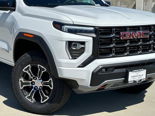 2025 GMC Canyon AT4