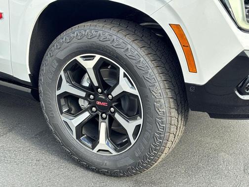 Summit White 2026 GMC Yukon 4WD AT4