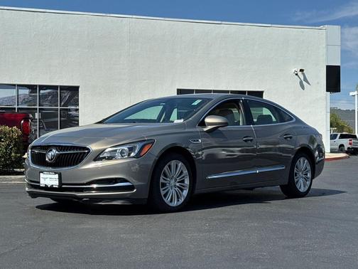 Pepperdust Metallic 2019 Buick LaCrosse Essence