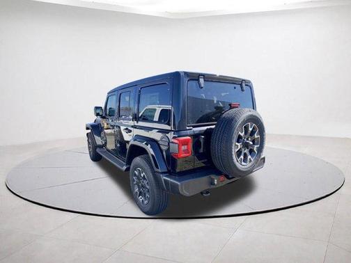 Black Clearcoat 2026 Jeep Wrangler Sahara