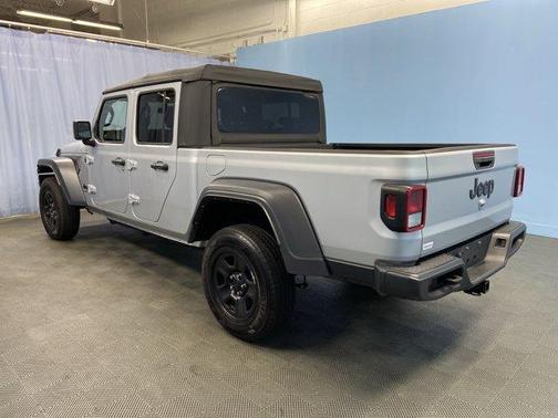 2022 Jeep Gladiator Sport
