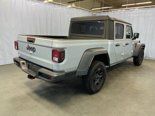 2022 Jeep Gladiator Sport