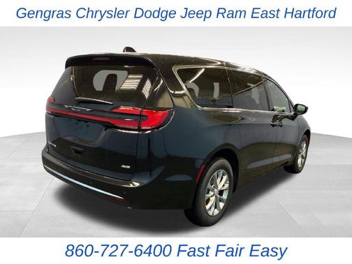 Diamond Black 2027 Chrysler Pacifica SELECT