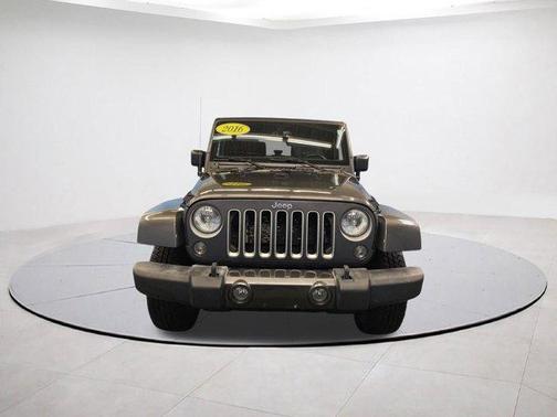 Granite Crystal Clearcoat Metallic 2016 Jeep Wrangler Sahara