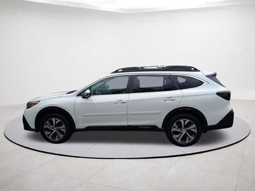 Crystal White Pearl 2022 Subaru Outback Limited