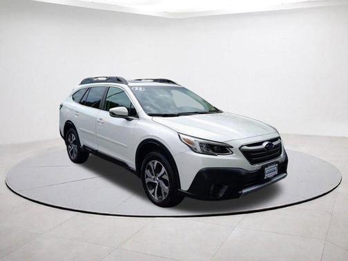 Crystal White Pearl 2022 Subaru Outback Limited