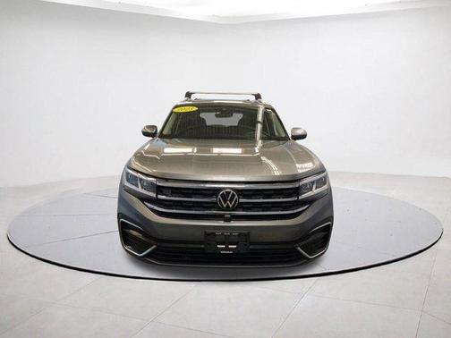 Platinum Gray Metallic 2023 Volkswagen Atlas 3.6L SEL Premium R-Line