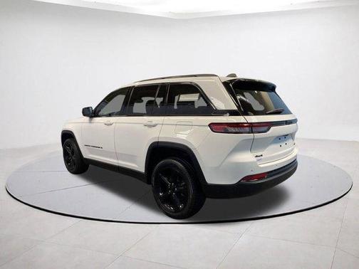Bright White Clearcoat 2023 Jeep Grand Cherokee Limited