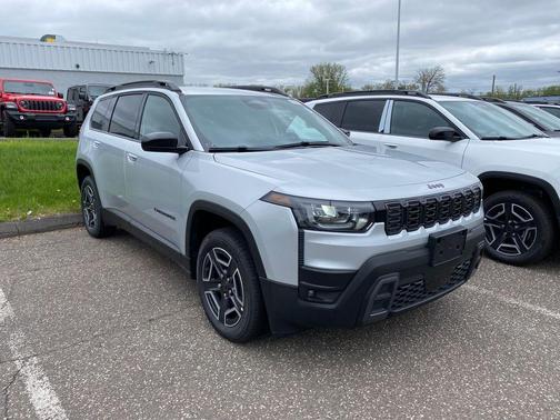 Silver Zynith Clearcoat 2026 Jeep Cherokee LAREDO/LIMITED