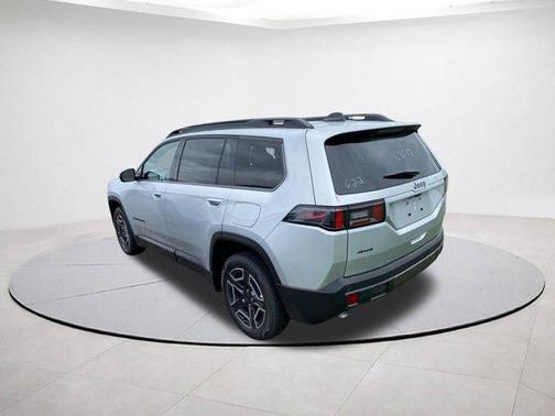 Silver Zynith Clearcoat 2026 Jeep Cherokee LAREDO/LIMITED