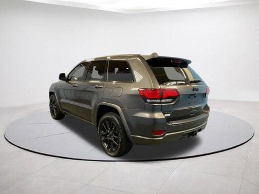 Granite Crystal Clearcoat Metallic 2021 Jeep Grand Cherokee Laredo X