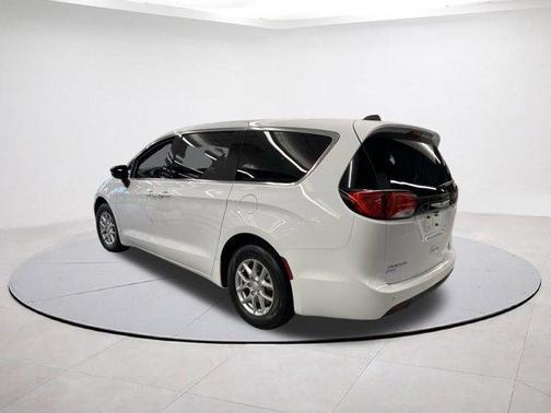 2026 Chrysler Voyager LX