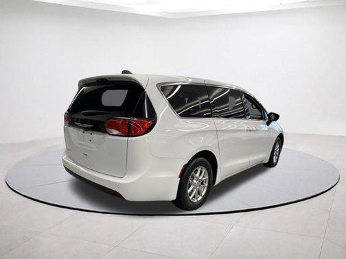 2026 Chrysler Voyager LX