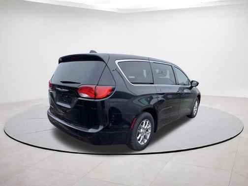 Diamond Black 2026 Chrysler Voyager LX