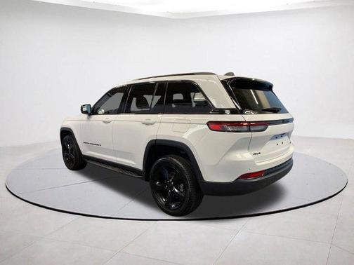 Bright White Clearcoat 2025 Jeep Grand Cherokee Limited