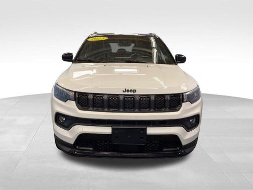 Bright White Clearcoat 2023 Jeep Compass Latitude