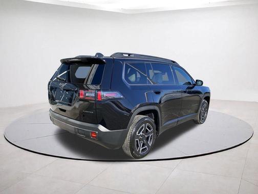 Diamond Black 2026 Jeep Cherokee LAREDO/LIMITED