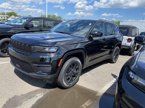 2025 Jeep Grand Cherokee Laredo