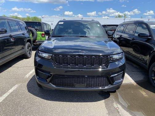 2025 Jeep Grand Cherokee Laredo