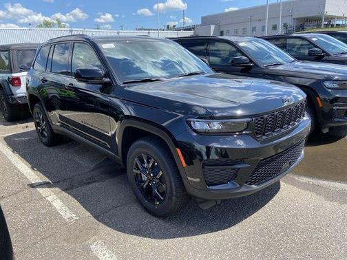 2025 Jeep Grand Cherokee Laredo