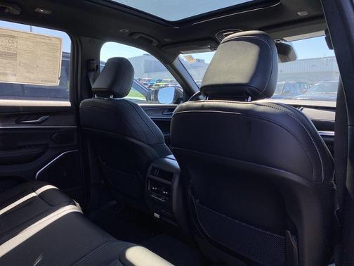 Bright White Clearcoat 2026 Jeep Grand Cherokee Limited