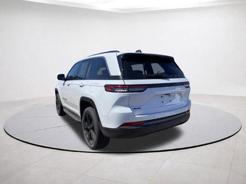 Bright White Clearcoat 2026 Jeep Grand Cherokee Limited