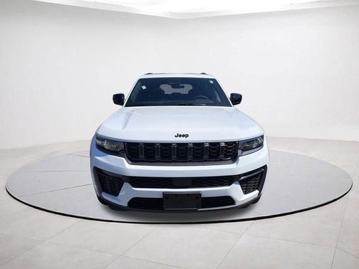 Bright White Clearcoat 2026 Jeep Grand Cherokee Limited