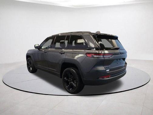 Metallic 2025 Jeep Grand Cherokee Limited