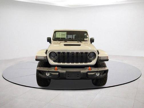 Bright White Clearcoat 2026 Jeep Gladiator Mojave