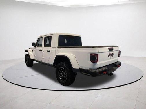 Bright White Clearcoat 2024 Jeep Gladiator Rubicon