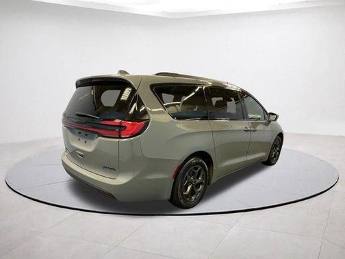 2022 Chrysler Pacifica Hybrid Limited