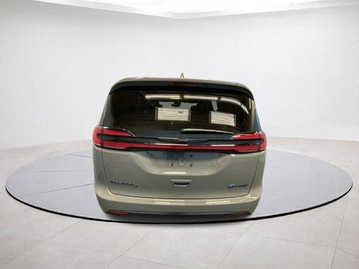 2022 Chrysler Pacifica Hybrid Limited