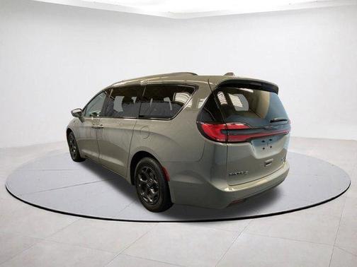 2022 Chrysler Pacifica Hybrid Limited