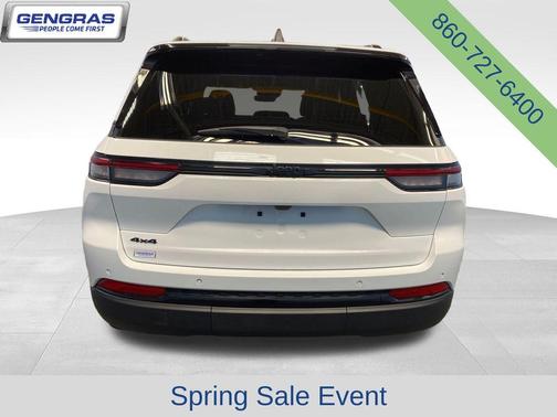 Bright White Clearcoat 2025 Jeep Grand Cherokee Laredo