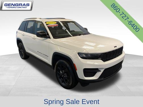 Bright White Clearcoat 2025 Jeep Grand Cherokee Laredo