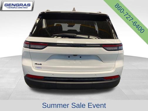 Bright White Clearcoat 2025 Jeep Grand Cherokee Laredo