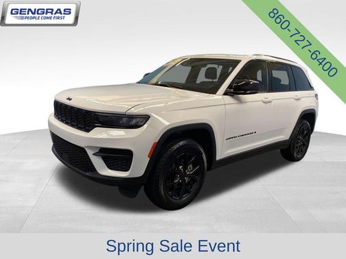 Bright White Clearcoat 2025 Jeep Grand Cherokee Laredo