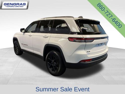 Bright White Clearcoat 2025 Jeep Grand Cherokee Laredo