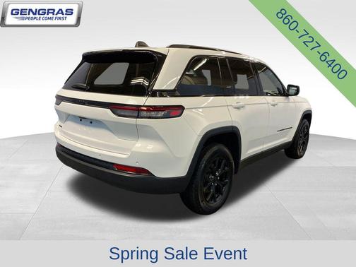 Bright White Clearcoat 2025 Jeep Grand Cherokee Laredo