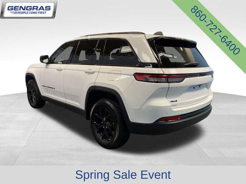 Bright White Clearcoat 2025 Jeep Grand Cherokee Laredo