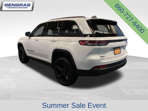 Bright White Clearcoat 2025 Jeep Grand Cherokee Laredo