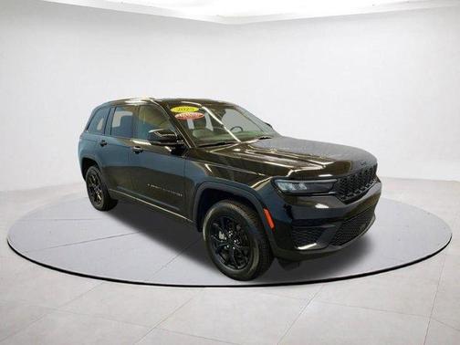 Diamond Black 2025 Jeep Grand Cherokee Laredo