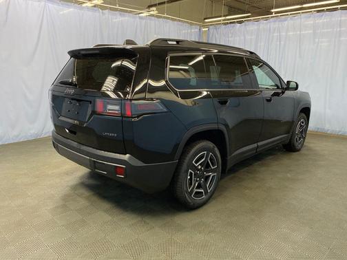 Diamond Black 2026 Jeep Cherokee LAREDO/LIMITED