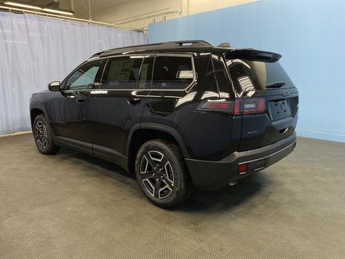 Diamond Black 2026 Jeep Cherokee LAREDO/LIMITED