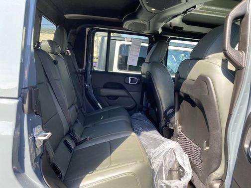 Anvil Clearcoat 2026 Jeep Gladiator Mojave