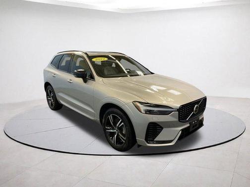 2022 Volvo XC60 B5 R-Design