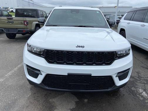 2025 Jeep Grand Cherokee Laredo